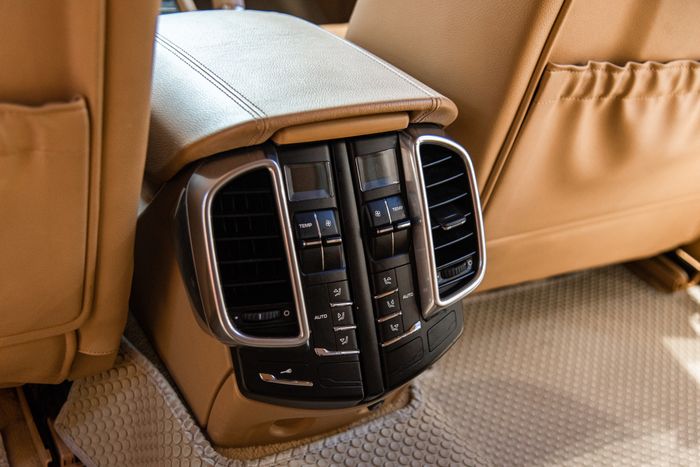Porsche Cayenne được rao bán với giá rẻ hơn Toyota Camry: Xe thuộc loại hiếm - Ảnh 14.