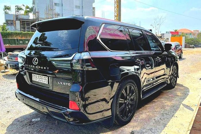 Chạy 100.000km, chiếc Lexus LX 570 15 năm tuổi vẫn được rao bán với giá 7 tỷ đồng nhờ vào biển số 'khủng' - Ảnh 3.