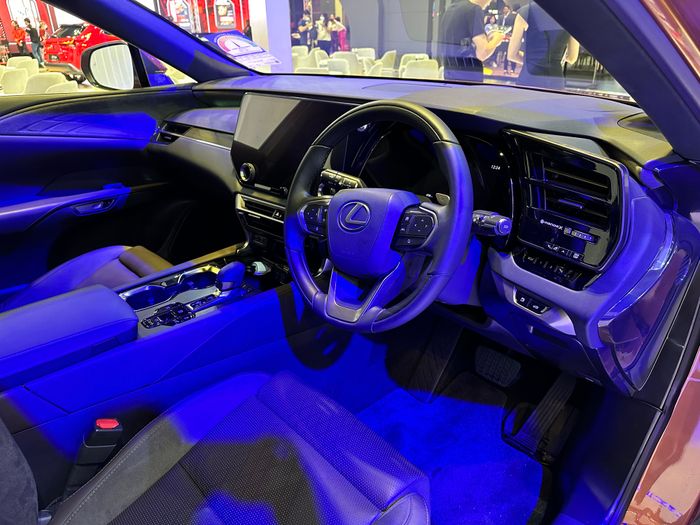 Lexus RX 2023 lộ diện tại Việt Nam: Phiên bản tiêu chuẩn sang trọng, dự kiến có giá thấp hơn GLE 1 tỷ đồng - Ảnh 5.