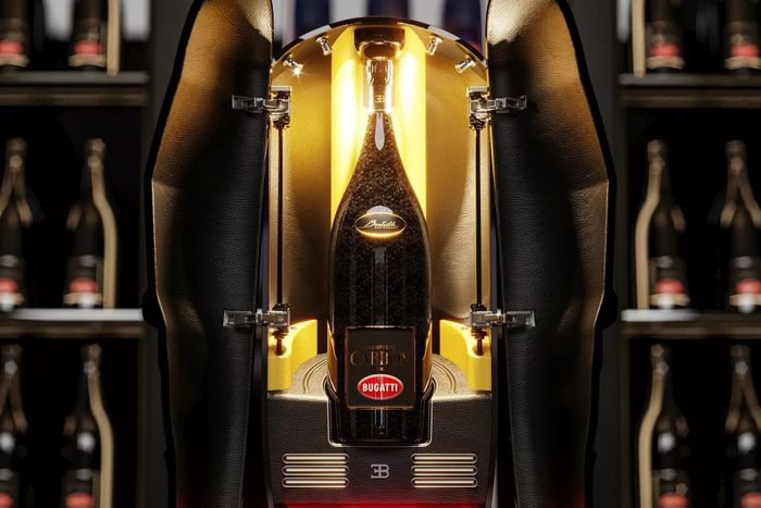 Bugatti gặt hái lợi nhuận lớn từ... két sắt, đồng hồ, bàn bi-a - Ảnh 2.