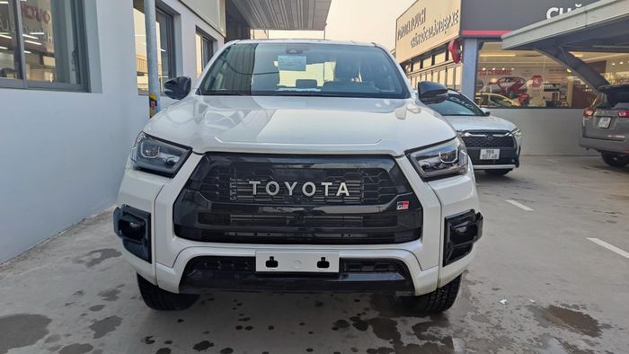 Toyota Hilux GR Sport - Hình ảnh số 2.