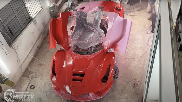 Nhóm thanh niên Quảng Ninh mô phỏng siêu xe Ferrari LaFerrari triệu đô để chào đón Tết: Mất 250 ngày, với cánh cửa mô phỏng như thật - Ảnh 12.