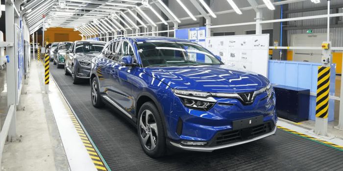 Mỹ quyết định chuẩn hóa trải nghiệm sạc xe điện, Tesla đồng ý mở mạng lưới sạc cho mọi loại phương tiện: Cơ hội cho VinFast tăng doanh số đã đến? - Xem ảnh 2.
