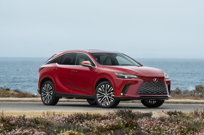 Lexus RX 2023 trở nên nóng bỏng trước thời điểm ra mắt tại Việt Nam: Đại lý chính thức thông báo sự kiện ra mắt sẽ diễn ra vào ngày mai, trong khi các showroom độc lập cũng đang tranh nhau để bán - Xem thêm ảnh ở trang 3.