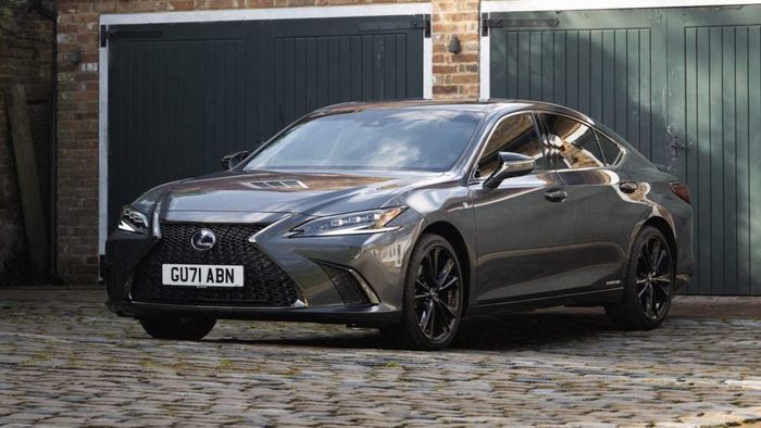 Lexus RX: Radiant Crossover - Một sự kết hợp tuyệt vời giữa tính năng và sang trọng.
