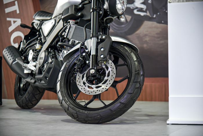 Yamaha XS155R chính thức ra mắt tại thị trường Việt Nam: Giá 77 triệu đồng, thách thức Honda CB150R - Ảnh 4.