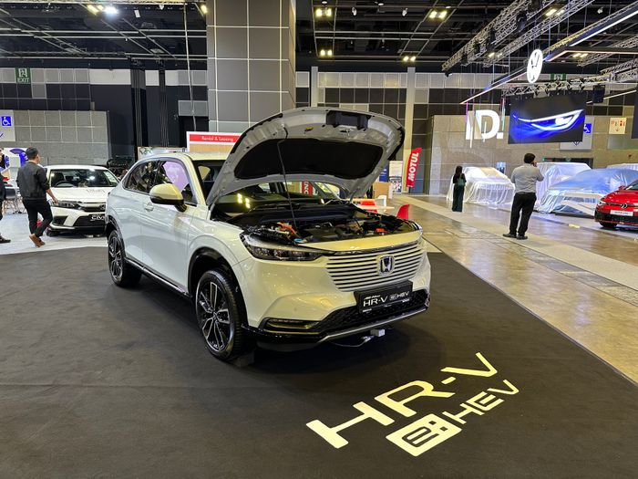 Thông tin chi tiết về Honda HR-V e:HEV tại Triển lãm Ô tô Singapore 2023: Đối đầu nóng bỏng với Corolla Cross - Hình ảnh số 6.
