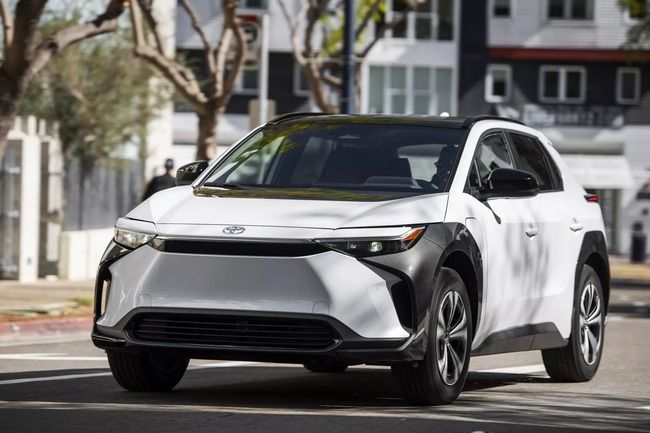 Toyota: Dữ liệu chỉ ra rằng việc sử dụng xe điện có hại hơn là có lợi - Ảnh 2.