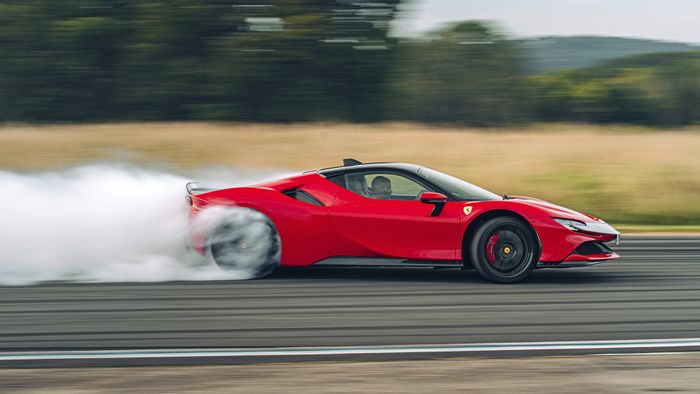 Nhân viên Ferrari được thưởng hàng trăm triệu sau năm 2022 'rực rỡ', đủ mua ô tô mới - Ảnh 1.