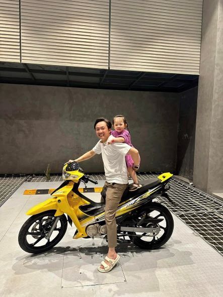 Chiếc xe tay côn mà Cường Đô la được tặng sinh nhật có điều gì đặc biệt, khiến đại gia phố núi quyết không đổ xăng? - Ảnh 1.