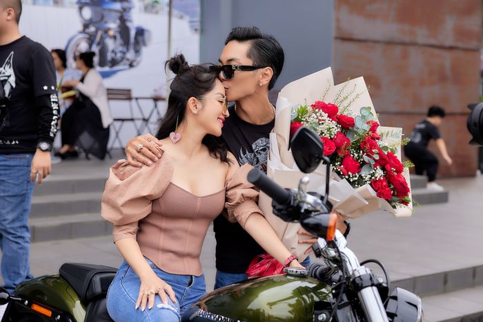Khánh Thi 'chịu chơi' hứa sẽ tặng 2 chiếc mô tô cả tỷ đồng cho Phan Hiển nếu anh làm được điều này - Ảnh 3.