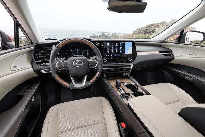 Lexus RX 2023 trở nên nóng bỏng trước thời điểm ra mắt tại Việt Nam: Đại lý chính thức thông báo sự kiện ra mắt sẽ diễn ra vào ngày mai, trong khi các showroom độc lập cũng đang tranh nhau để bán - Xem thêm ảnh ở trang 5.