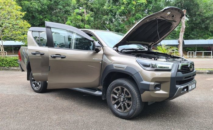 Toyota Hilux Rogue chính thức ra mắt tại Đông Nam Á: Nâng cấp cấu hình mạnh nhất cho khả năng chinh phục địa hình - Ảnh 10.