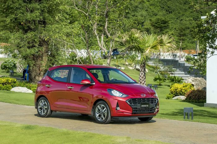 Cuộc cuộc đua giành ngôi 'vua doanh số' năm 2022: Grand i10 gặp may mắn, Vios tăng tốc trở lại - Hình 3.