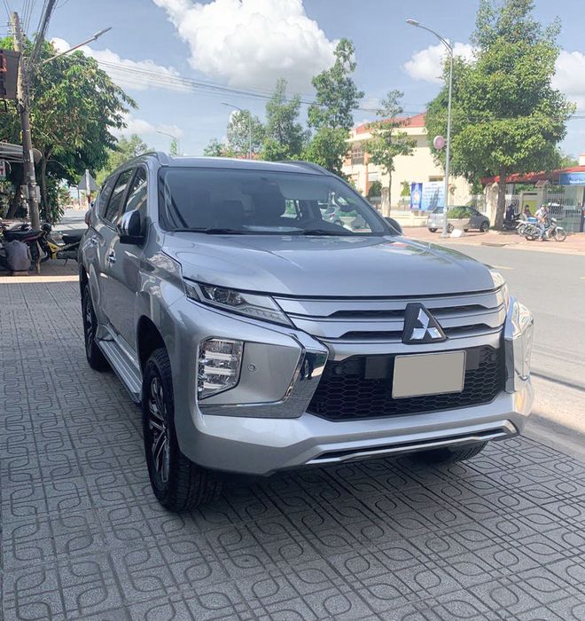 Nhân viên ngân hàng đánh giá Mitsubishi Pajero Sport 2022 phiên bản vận chuyển tiền: Mặc dù bị loại bỏ nhiều 'option' nhưng vẫn xứng đáng - Hình 2.