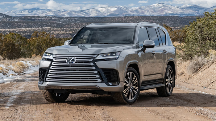 Xe hạng sang Lexus gặp thiếu hụt chip, dẫn đến việc ngay cả những người giàu có cũng khó sở hữu ngay lập tức.