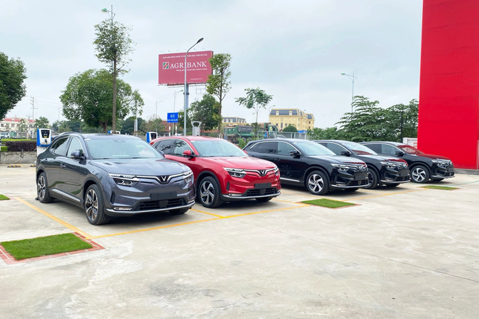 Giá voucher VinFast tăng gấp đôi kể từ khi áp dụng chính sách hoàn tiền, các nhà buôn đua nhau săn số lượng lớn - Ảnh 4.
