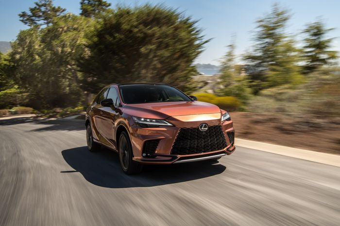 Lexus RX 2023 đã chính thức ra mắt tại Việt Nam với 4 phiên bản, có giá khởi điểm từ 3,43 tỷ đồng, rẻ hơn gần 600 triệu so với BMW X5 lắp ráp trong nước - Ảnh 8.