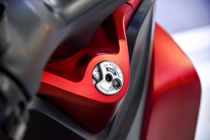 Thông tin chi tiết về cặp xe máy Yamaha 3 bánh độc đáo tại Việt Nam - Hình 14.