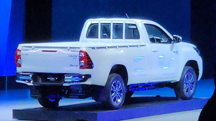 Toyota Hilux ra mắt bản concept xe điện chính hãng - Ảnh 2.
