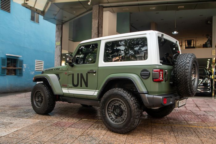Thêm chiếc Jeep mới với màu sắc khác biệt, ông Đặng Lê Nguyên Vũ nói siêu xe chỉ để đi cho vui thôi.