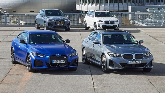 BMW vượt trội hơn Mercedes-Benz: Xe điện thu hút khách gấp đôi so với năm trước - Ảnh 4.