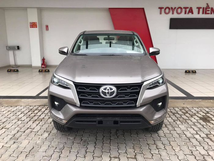 Các 'đế vương từng thời' mất dần trong phân khúc: 2 mẫu Toyota tham dự, Mazda CX-5 bán ra nhanh gấp 4 lần Honda CR-V - Hình 3.