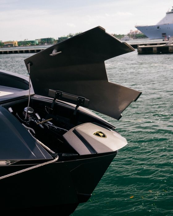 Cận cảnh chi tiết siêu du thuyền Tecomar Lamborghini 63 với công suất 4.000 mã lực - Ảnh 5.