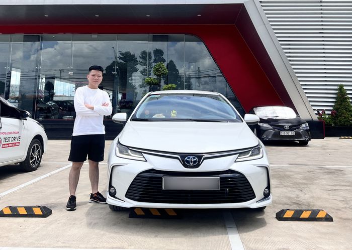 Người dùng chia sẻ lý do chọn Toyota Corolla Altis HEV: Đáng đồng tiền nếu sử dụng nhiều trong thành phố  - Ảnh 2.