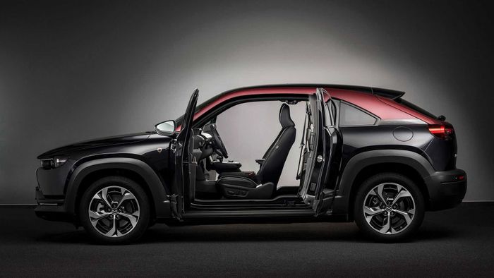 Mazda MX-30 - Xe đa dụng nhỏ sử dụng công nghệ động cơ xoay, đi được hơn 600km trước khi cần sạc - Ảnh 2.