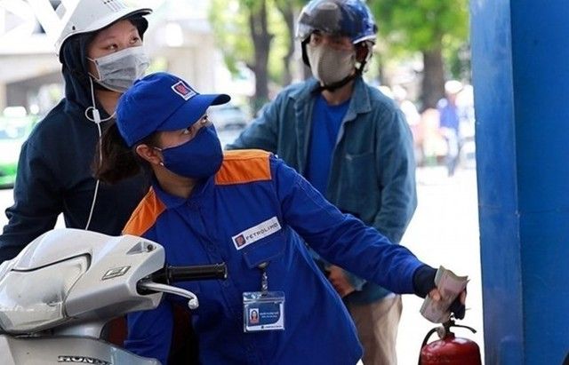 Giá xăng dầu tăng lần thứ ba liên tiếp - Ảnh 1.