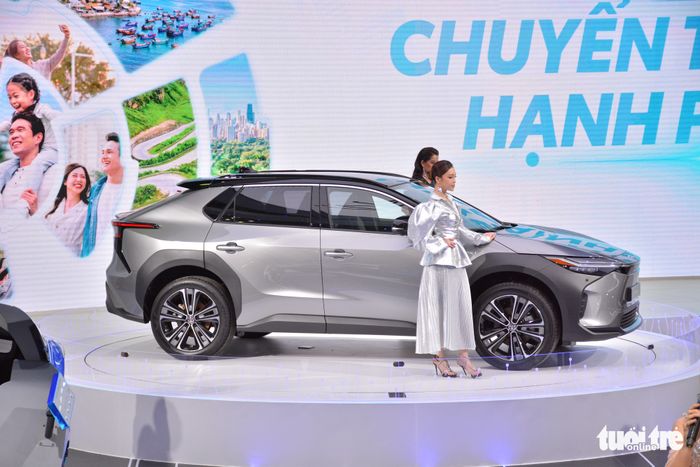 Chi tiết Toyota bZ4X tại VMS 2022: SUV điện tầm trung có tiềm năng bán đại trà ở Việt Nam - Ảnh 1.
