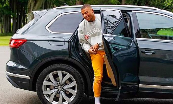 Là cầu thủ đắt nhất thế giới nhưng Mbappe chỉ đi xe hơi bình dân, điều này mới làm ngạc nhiên - Ảnh 1.