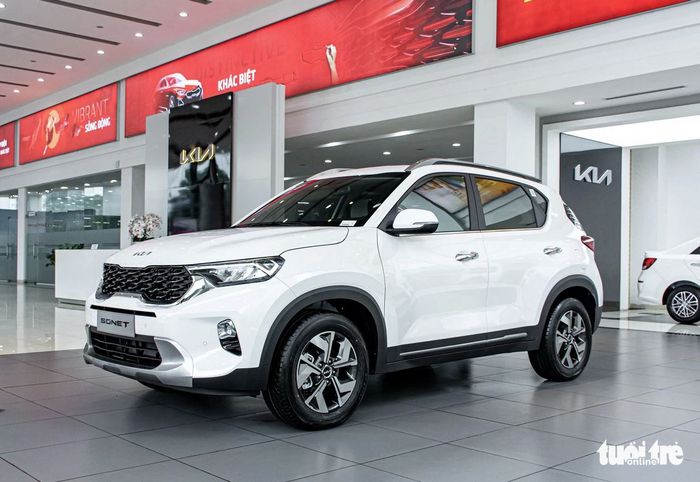 Giá xe hơi tại Việt Nam biến động cuối năm: Nhiều ưu đãi cho xe thông thường, xe cao cấp tăng giá - Ảnh 4.