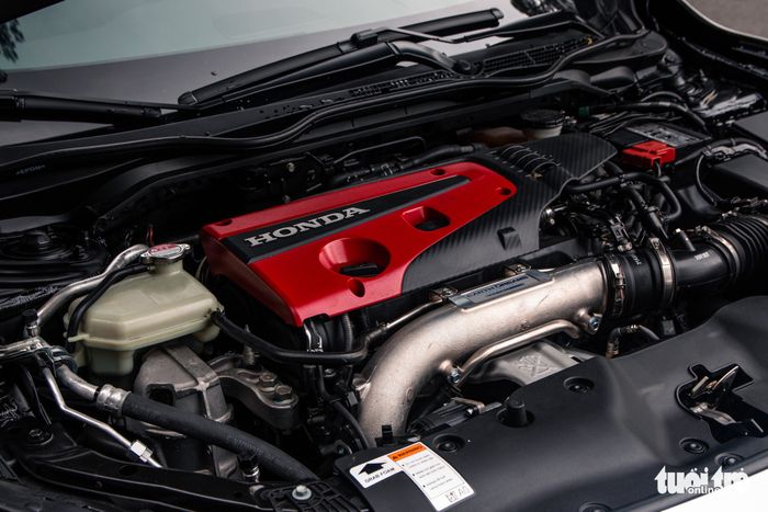 Honda Civic Type R độc nhất tại Việt Nam thuộc sở hữu của ông Đặng Lê Nguyên Vũ, có giá khoảng 4 tỉ đồng - Hình 14.