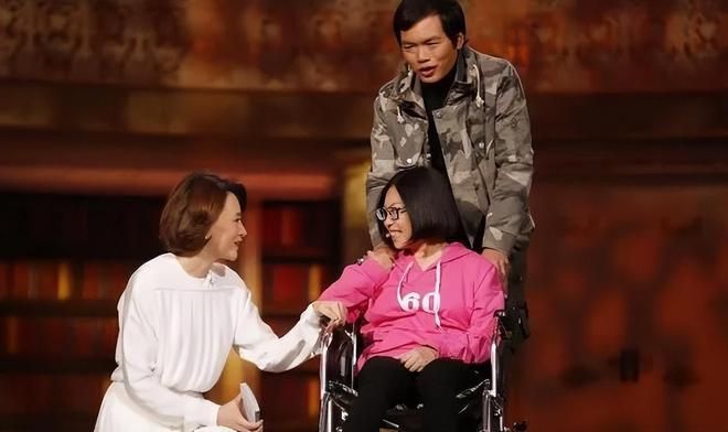 Chồng đạp xe đưa vợ bệnh nặng đi du lịch bụi - Ảnh 5.