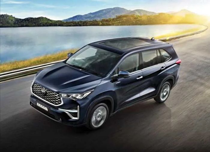 Toyota Innova mới ra mắt tại Ấn Độ với tên gọi và thông số kỹ thuật khác biệt - Ảnh 1.
