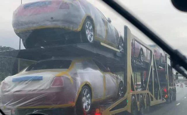 Cuộc sống xa hoa của vị vua cuối cùng tại châu Phi: Mua hàng loạt Rolls-Royce làm quà vợ, sở hữu dàn siêu xe không kém cạnh các triệu phú - Ảnh 3.