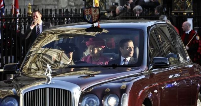 Xe bọc thép của Nữ hoàng Elizabeth II có gì đặc biệt? - Ảnh 3.
