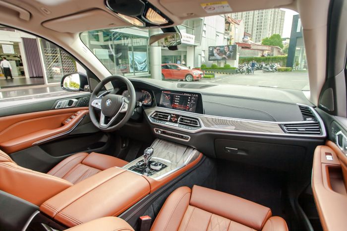 BMW X7 tạo bất ngờ ở hạng mục hàng ghế sau xe sang 2022 - Ảnh 8.