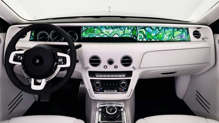 Rolls-Royce trình diễn 6 mẫu xe độc đáo cho các đại gia ở Trung Đông.