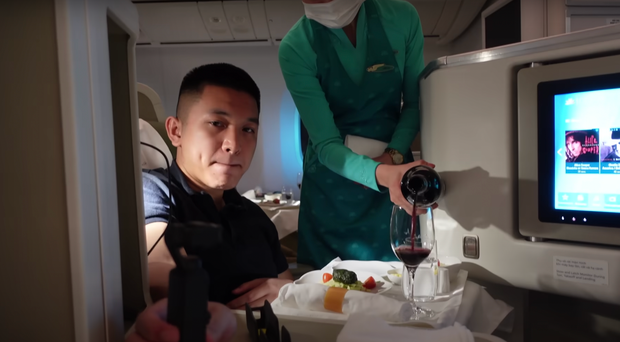 Ngạc nhiên trước khoang thương gia hạng nhất với giá 'siêu khủng' của các hãng hàng không nổi tiếng - Ảnh 12.