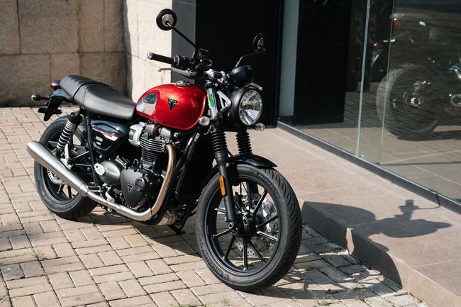 Dàn xe đặc biệt của Triumph tại Việt Nam: Hầu hết là các bản Chrome, chiếc đắt nhất 1,3 tỷ đồng - Ảnh 3.