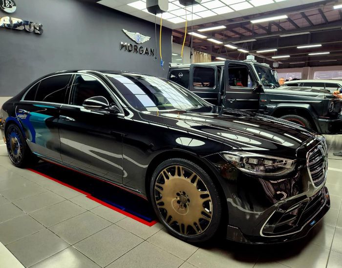 Brabus 500 lần đầu tiên xuất hiện tại Việt Nam trước khi VMS khai màn: Siêu sedan hiếm thấy dành cho những người yêu xe - Ảnh 1.