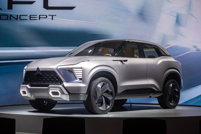 Ảnh 360 độ Mitsubishi XFC Concept: Khám phá từ gầm xe đến cửa sổ trời giọt nước - Ảnh 2.