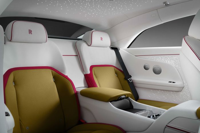 Rolls-Royce Spectre chính thức ra mắt: Siêu xe điện sang trọng nhất thế giới, có thể đi được 520km sau mỗi lần sạc - Ảnh 15.