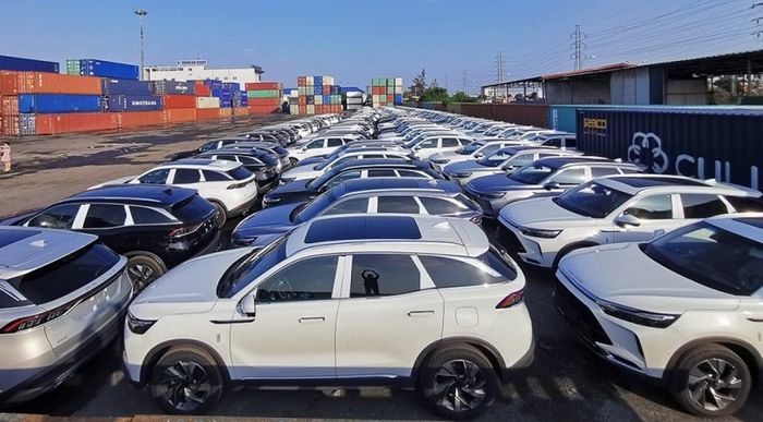 Số lượng ô tô nhập khẩu kỷ lục trong năm 2022 - Ảnh 1.