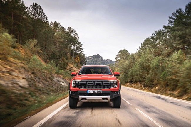 Với mỗi thị trường, một loại động cơ khác nhau, việc Ford Ranger Raptor 2023 sắp ra mắt tại Việt Nam đã gây ra nhiều câu hỏi - Ảnh 6.
