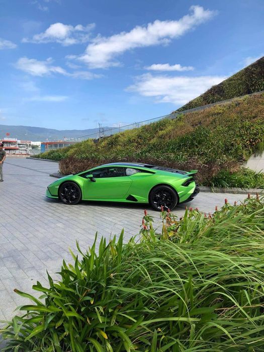 Bắt gặp chiếc Lamborghini Huracan Tecnica đầu tiên tại Việt Nam: Hàng nhập khẩu chính hãng, ra mắt trong tuần tới - Ảnh 1.