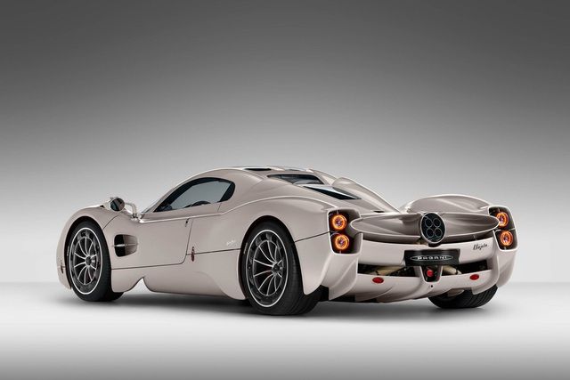 Pagani Utopia chính thức ra mắt: Tiếp tục truyền thống Huayra, giá từ 2,19 triệu USD, sử dụng hộp số sàn và động cơ Mercedes - Hình 9.